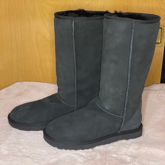 Classic long Ugg boot - Picture 1 of 1